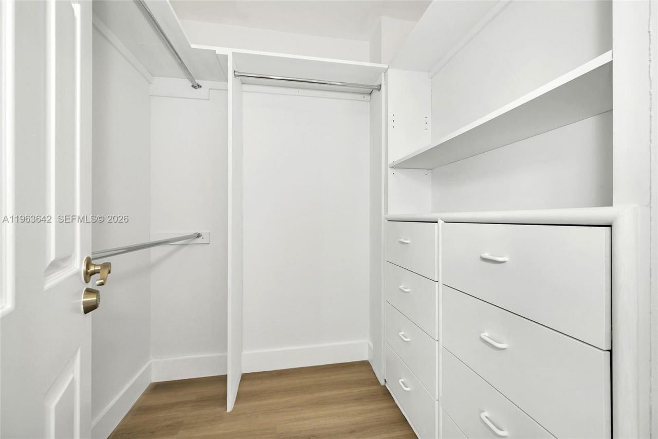 800 Claughton Island Dr, Unit 905, Miami, FL 33131 Photo