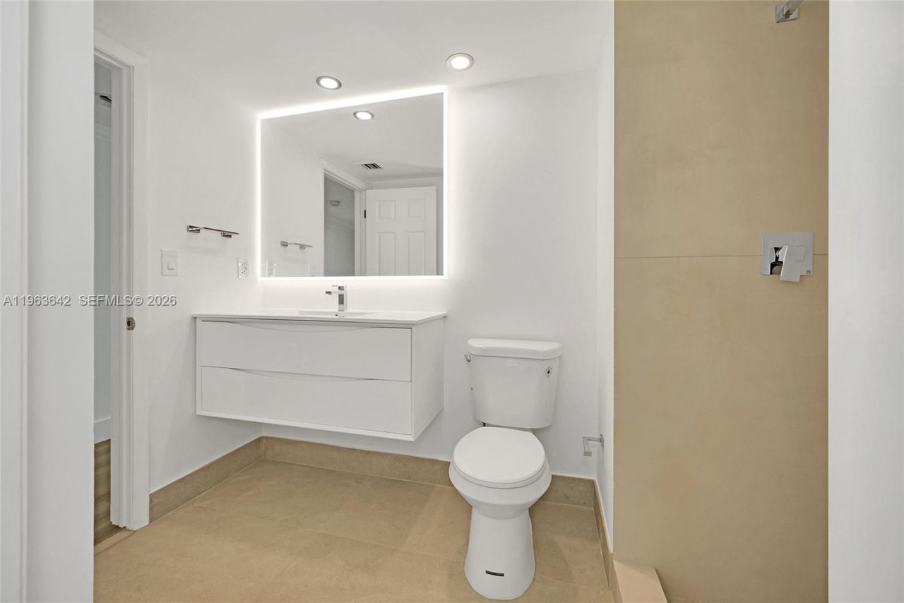 800 Claughton Island Dr, Unit 905, Miami, FL 33131 Photo
