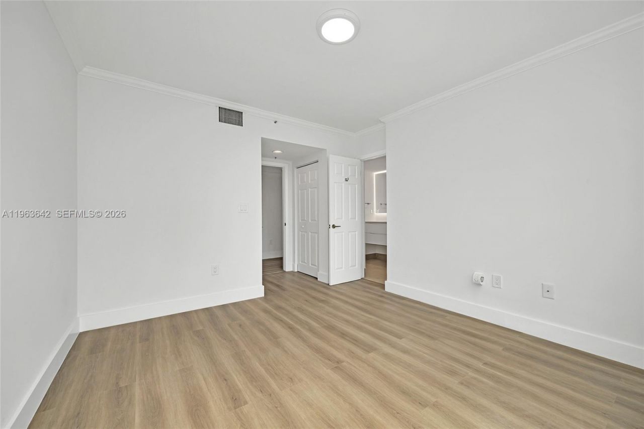 800 Claughton Island Dr, Unit 905, Miami, FL 33131 Photo