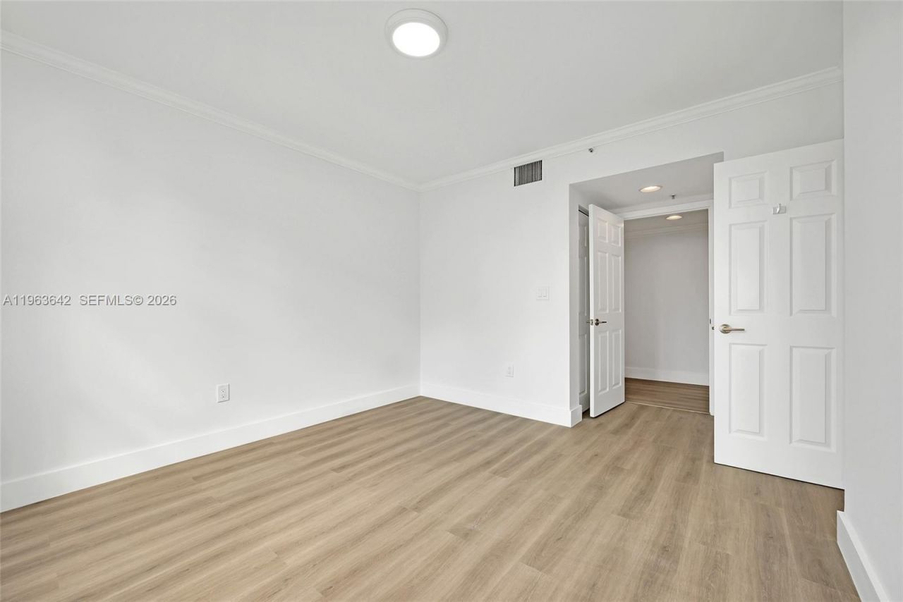 800 Claughton Island Dr, Unit 905, Miami, FL 33131 Photo