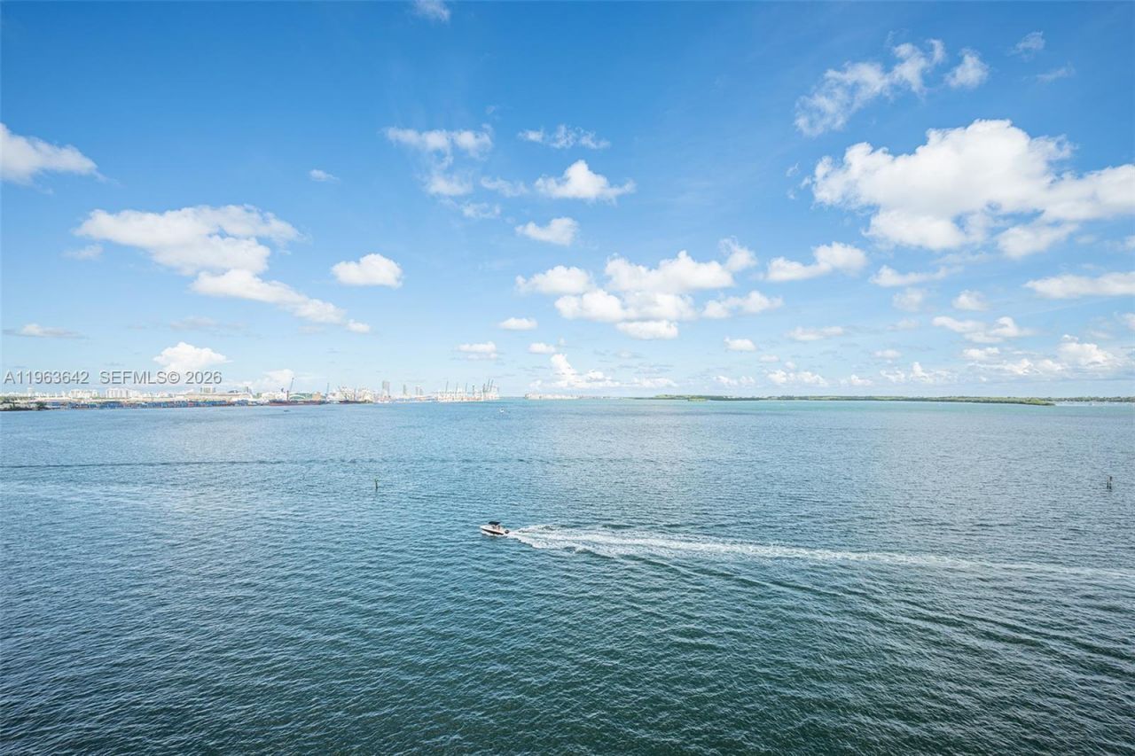 800 Claughton Island Dr, Unit 905, Miami, FL 33131 Photo