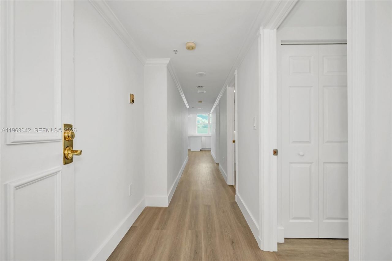 800 Claughton Island Dr, Unit 905, Miami, FL 33131 Photo