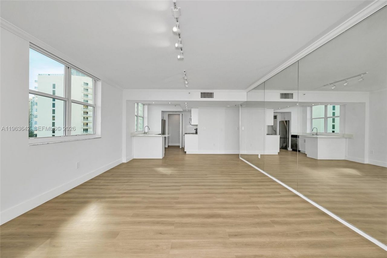 800 Claughton Island Dr, Unit 905, Miami, FL 33131 Photo