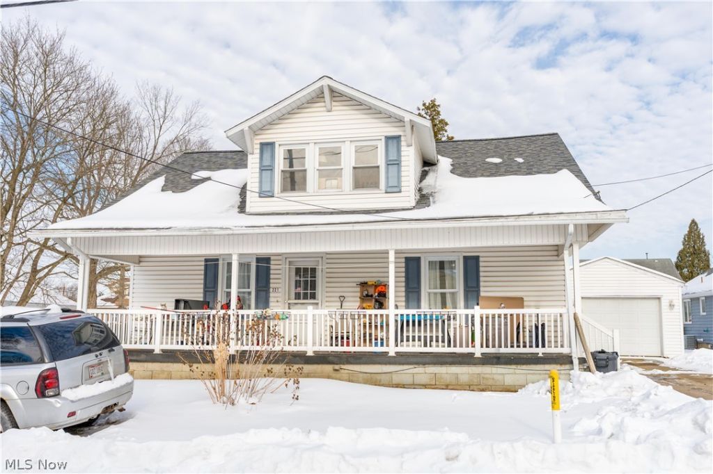 221 E Fetter Lane, Gnadenhutten, OH 44629 Main Photo