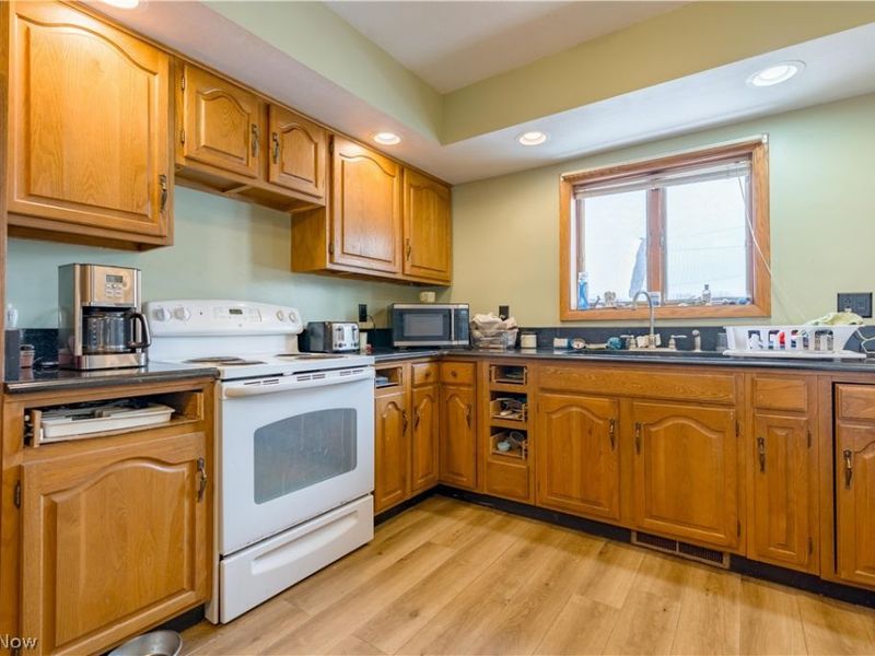 221 E Fetter Lane, Gnadenhutten, OH 44629 Photo 8