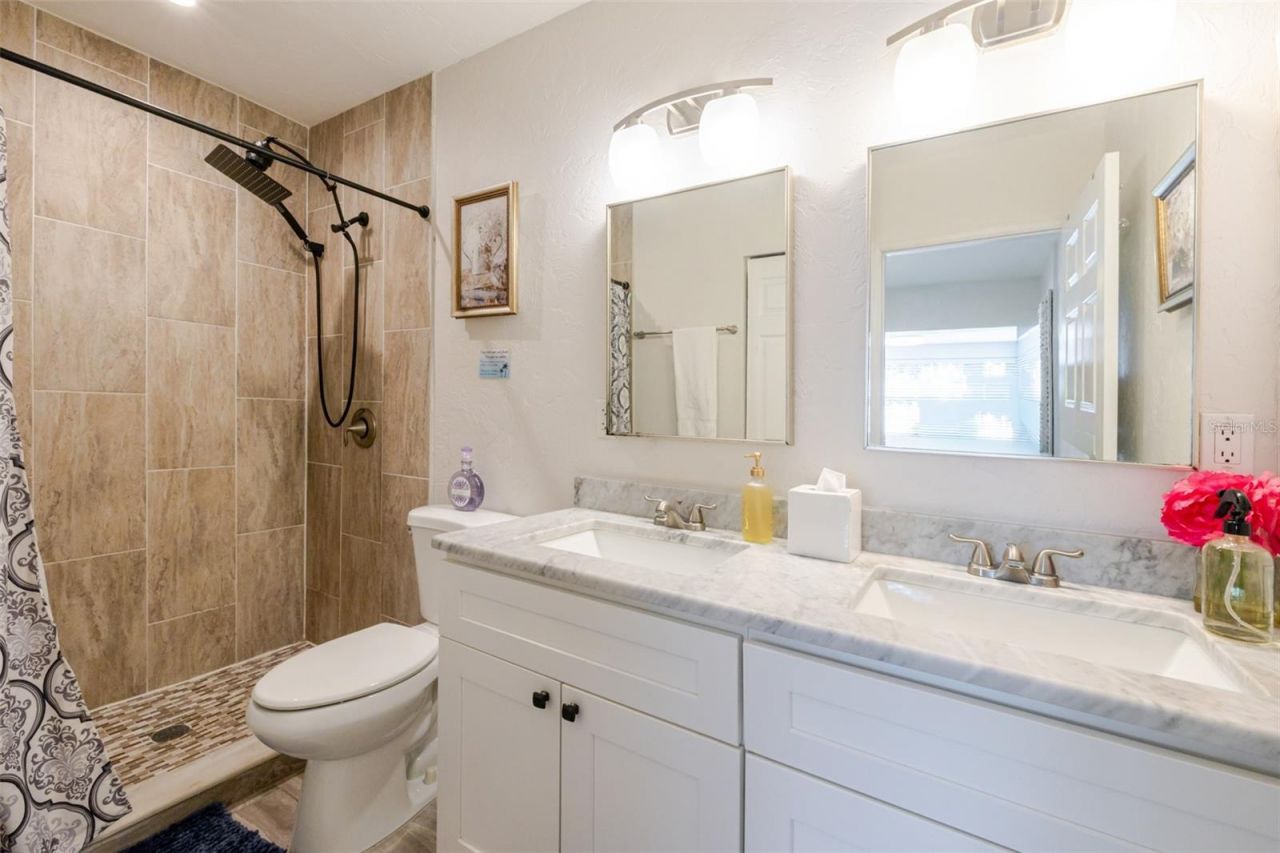 4925 Remington Drive, Sarasota, FL 34234 Photo