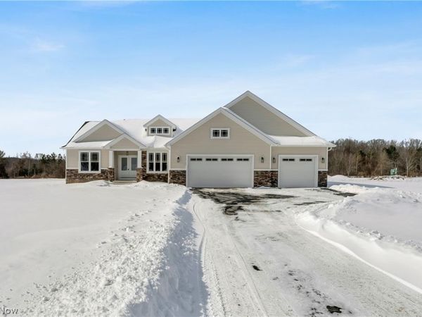 6916 S Raccoon Road, Canfield, OH 44406