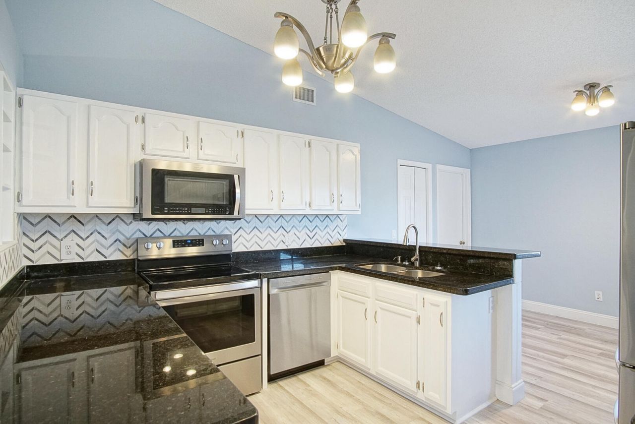 211 SW North Wakefield Circle, Port Saint Lucie, FL 34953 Photo