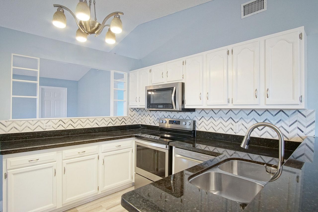 211 SW North Wakefield Circle, Port Saint Lucie, FL 34953 Photo