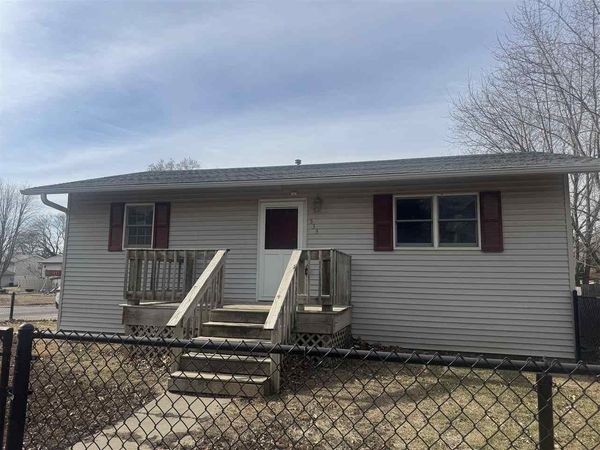 533 S Ave B, Washington, IA 52353