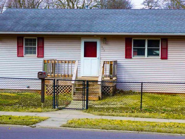 533 S Ave B, Washington, IA 52353