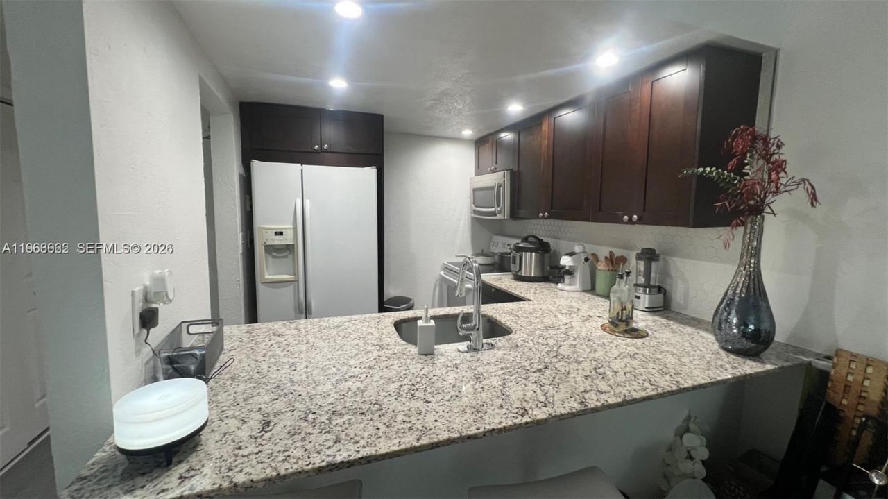 801 NW 47th Ave, Unit 218W, Miami, FL 33126 Photo