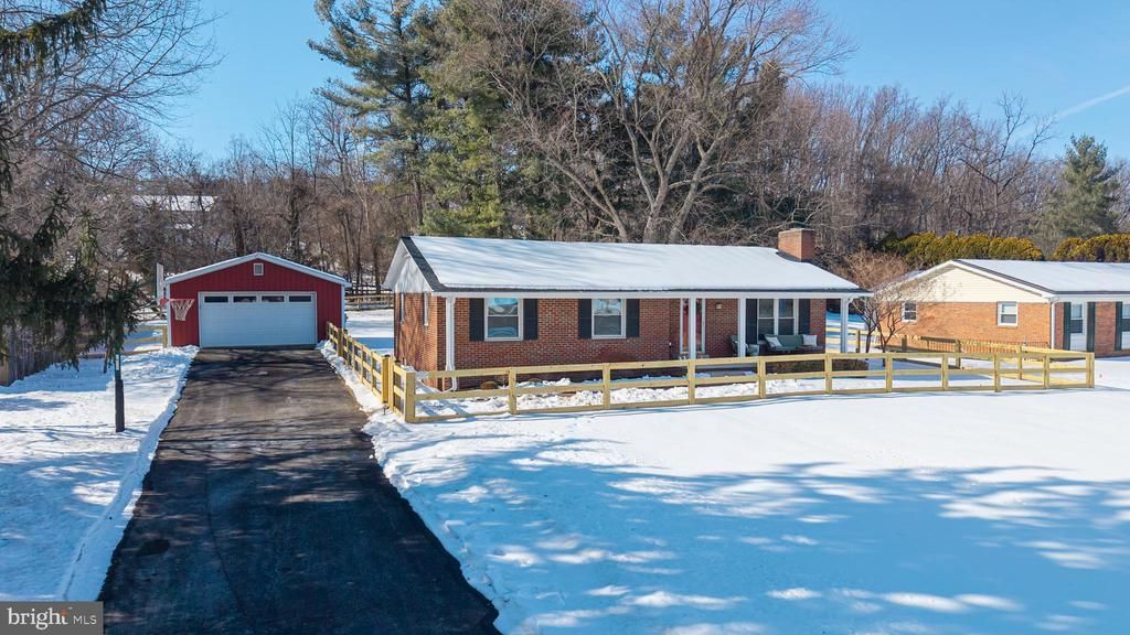 9 Honeybee Avenue, Round Hill, VA 20141 Main Photo