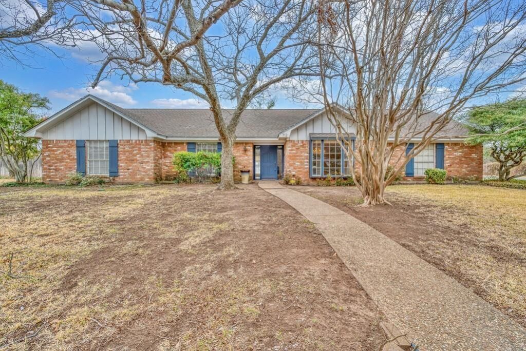 712 Willow Creek Drive Woodway, TX 76712