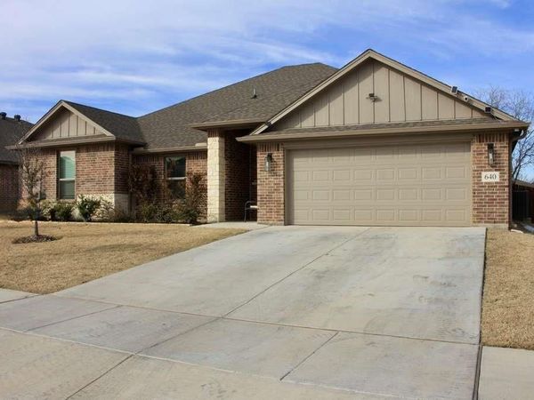 640 Mooney Drive, Saginaw, TX 76179