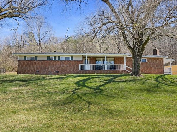 930 Runyan Dr, Chattanooga, TN 37405