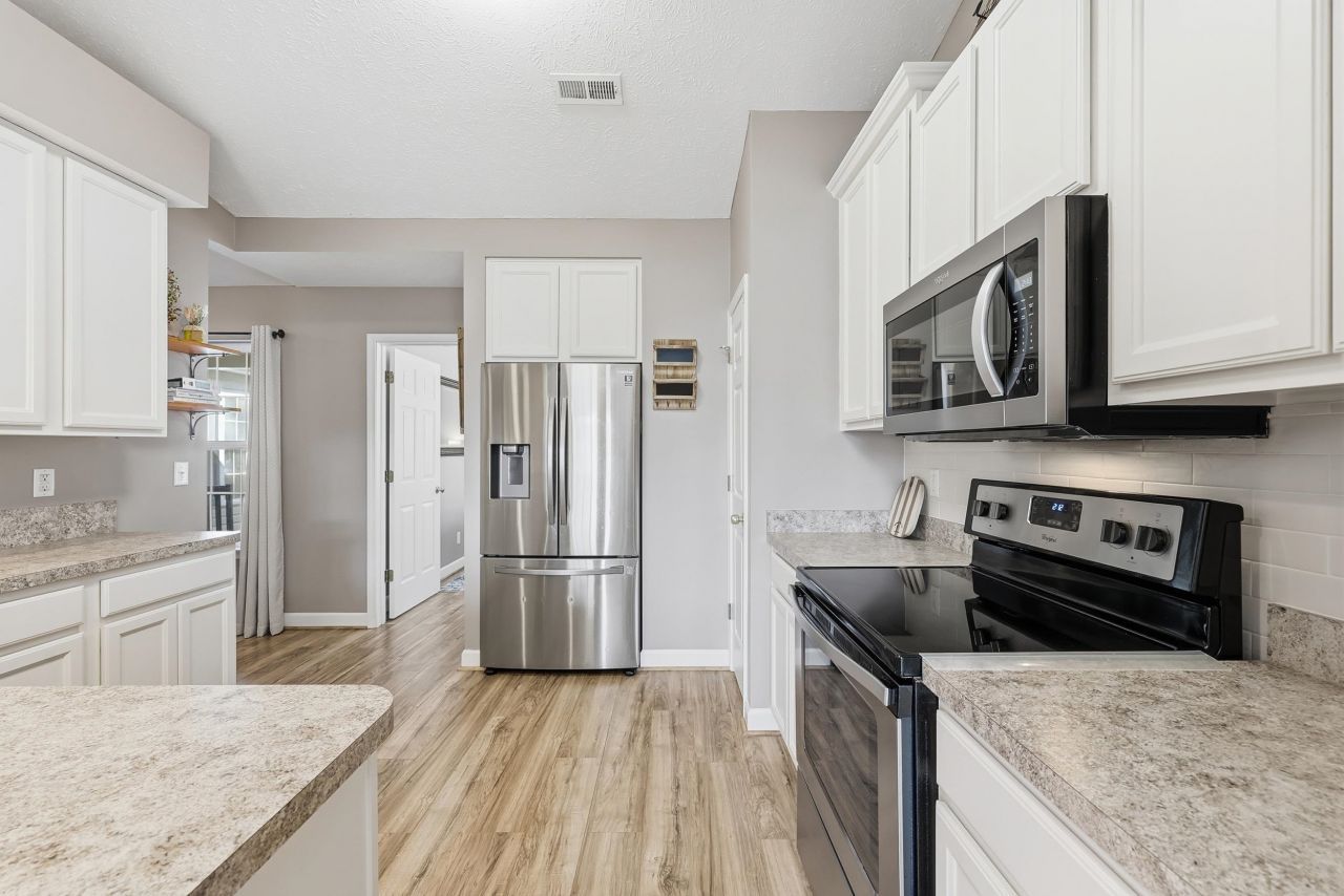 2204 Meadowood Ln. Photo 16