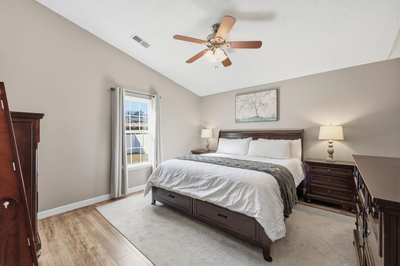 2204 Meadowood Ln. Photo 18