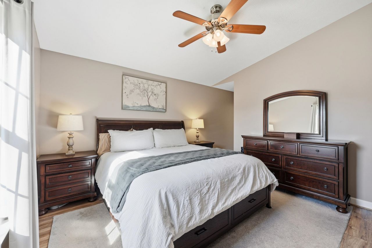 2204 Meadowood Ln. Photo 19