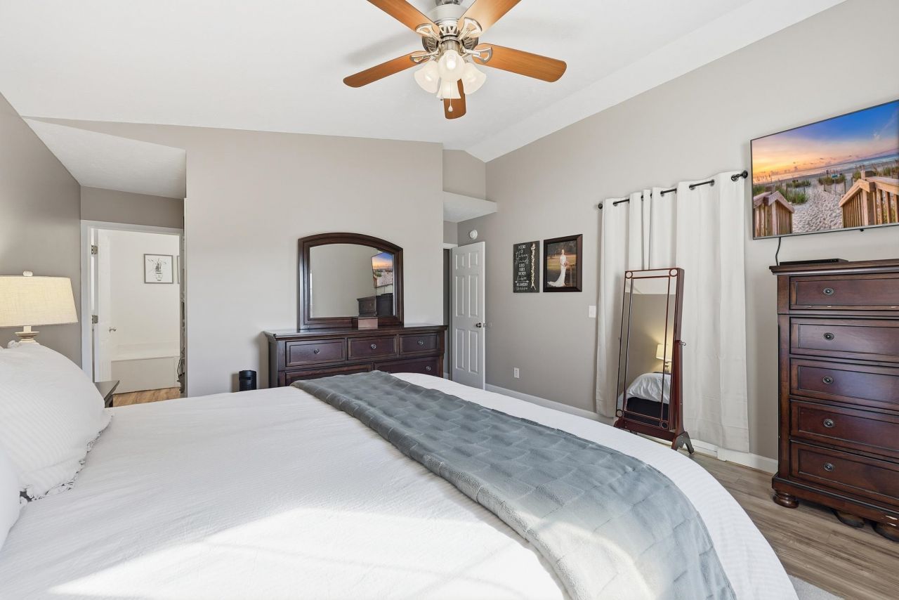 2204 Meadowood Ln. Photo 21