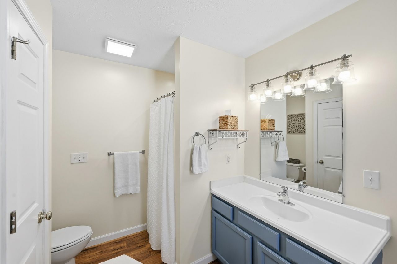 2204 Meadowood Ln. Photo 23