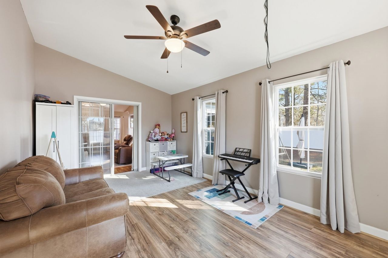 2204 Meadowood Ln. Photo 24