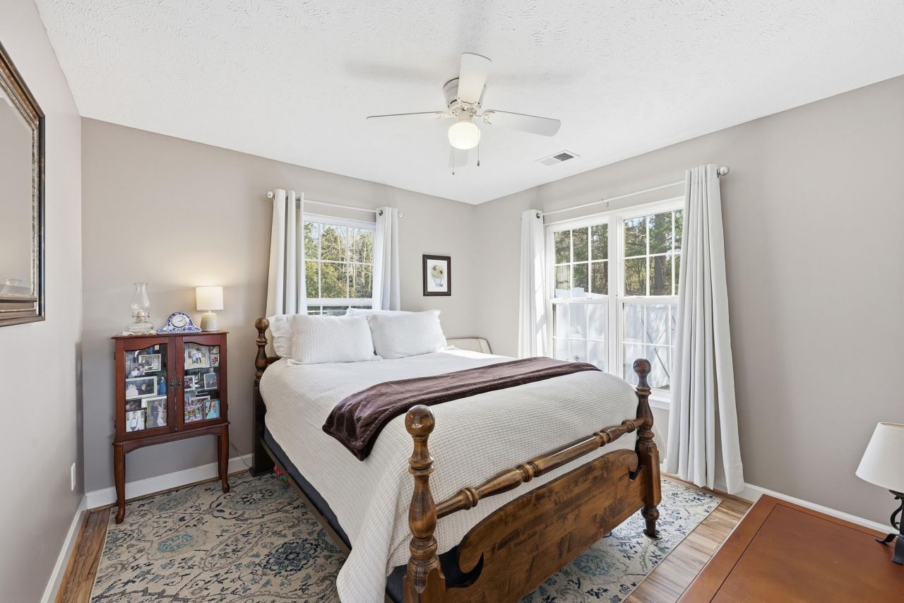 2204 Meadowood Ln. Photo 25