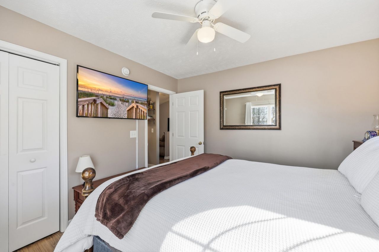 2204 Meadowood Ln. Photo 27