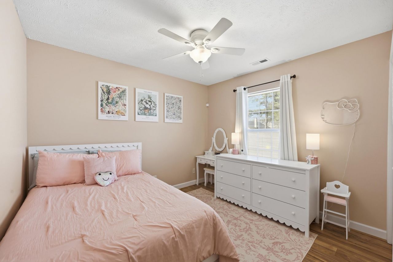 2204 Meadowood Ln. Photo 28