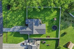 2204 Meadowood Ln. photo 4