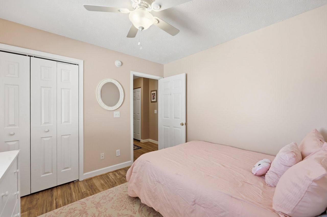 2204 Meadowood Ln. Photo 30