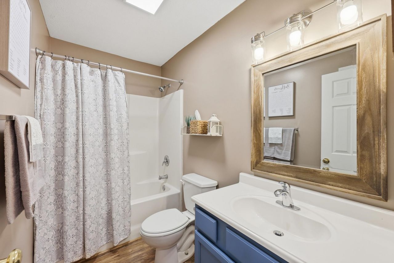 2204 Meadowood Ln. Photo 31