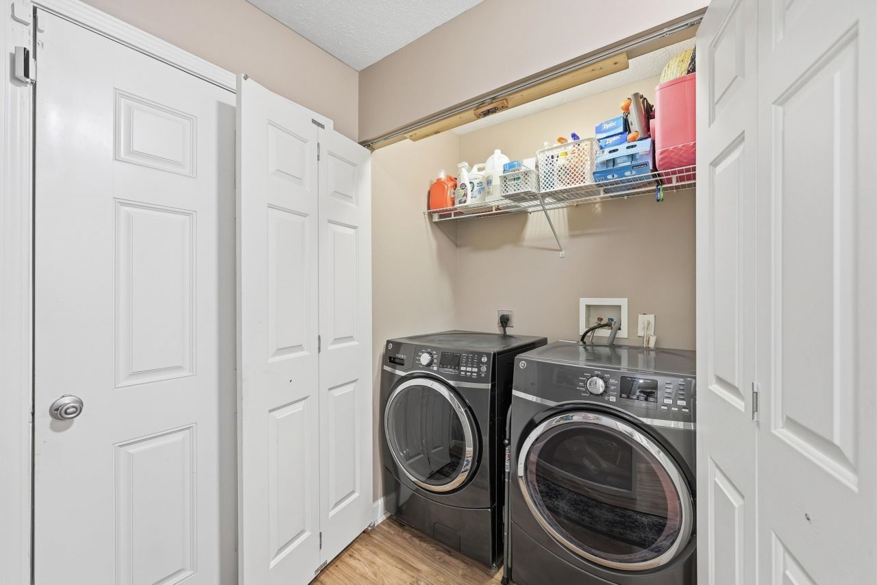 2204 Meadowood Ln. Photo 32