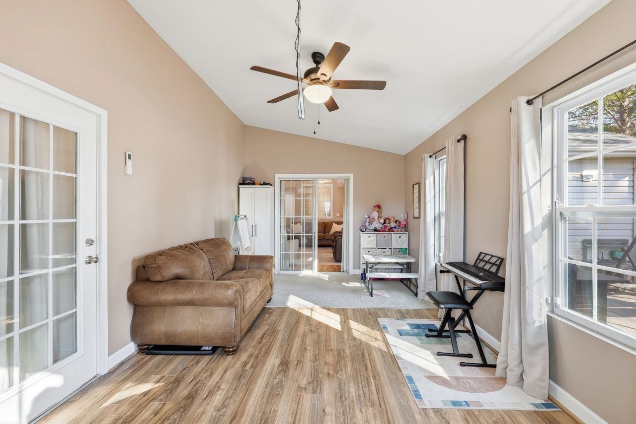 2204 Meadowood Ln. Photo 34