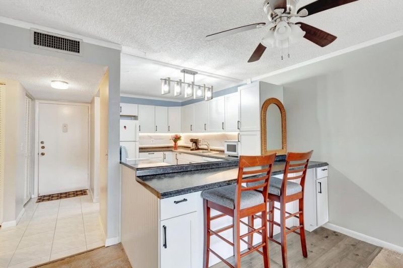 1516 S Lakeside Drive, Unit 307, Lake Worth Beach, FL 33460 Photo