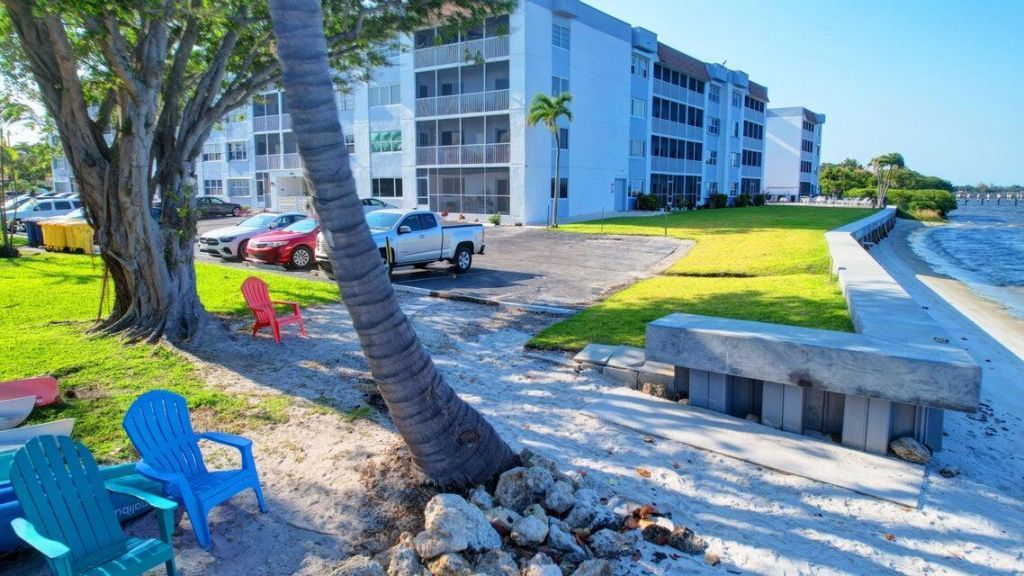 1516 S Lakeside Drive, Unit 307, Lake Worth Beach, FL 33460 Photo