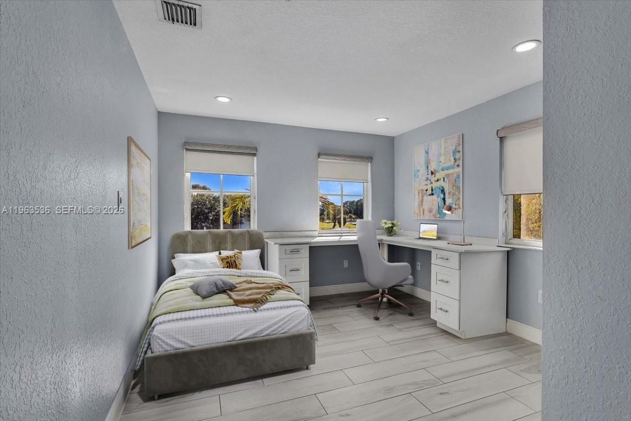 150 Jacaranda Country Club Dr, Unit 200, Plantation, FL 33324 Photo