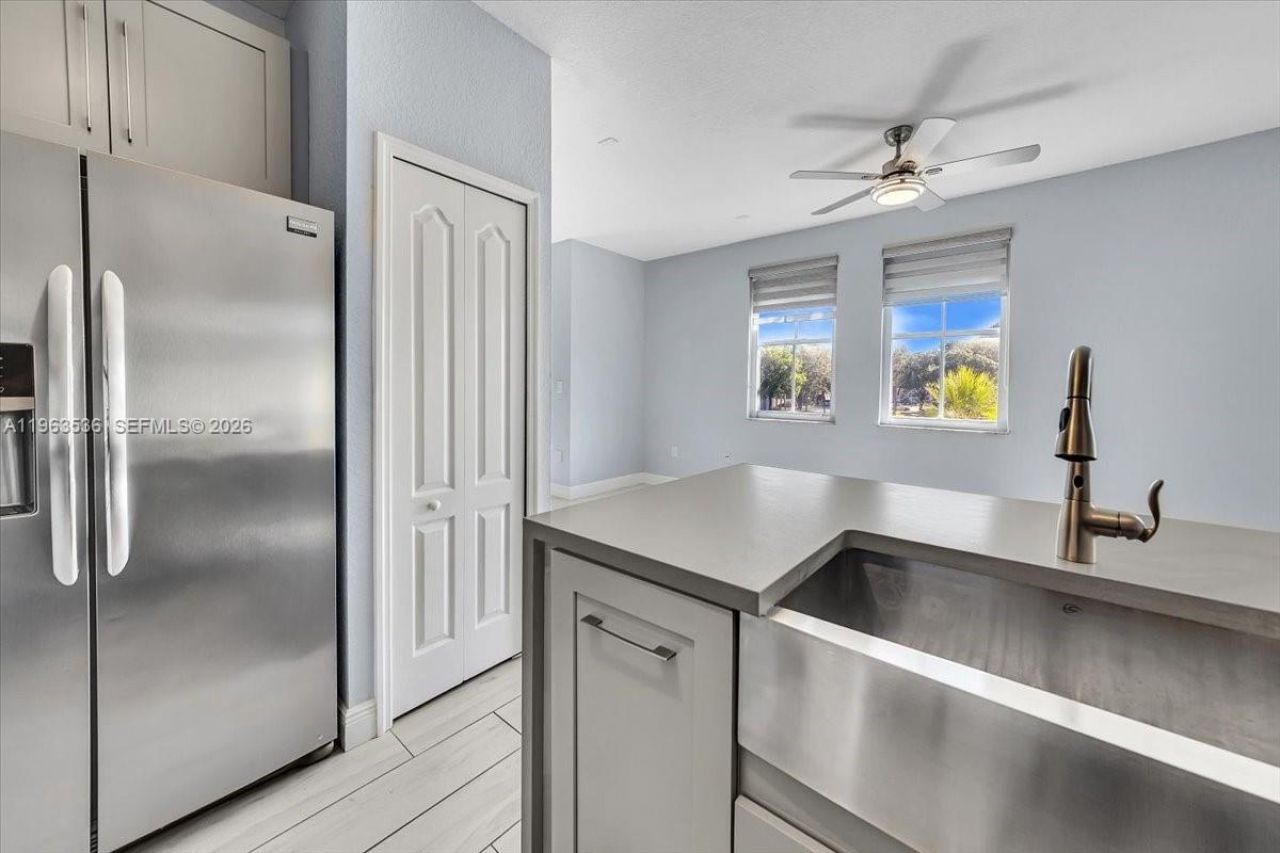 150 Jacaranda Country Club Dr, Unit 200, Plantation, FL 33324 Photo