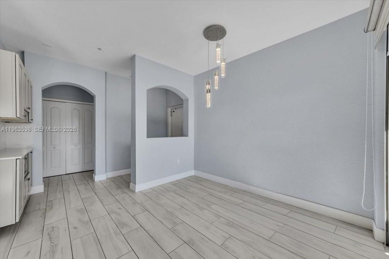 150 Jacaranda Country Club Dr, Unit 200, Plantation, FL 33324 Photo