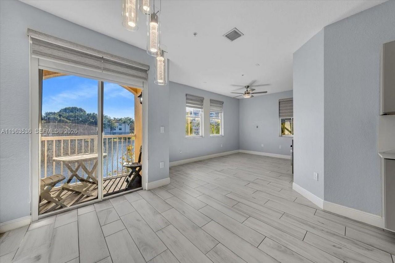 150 Jacaranda Country Club Dr, Unit 200, Plantation, FL 33324 Photo