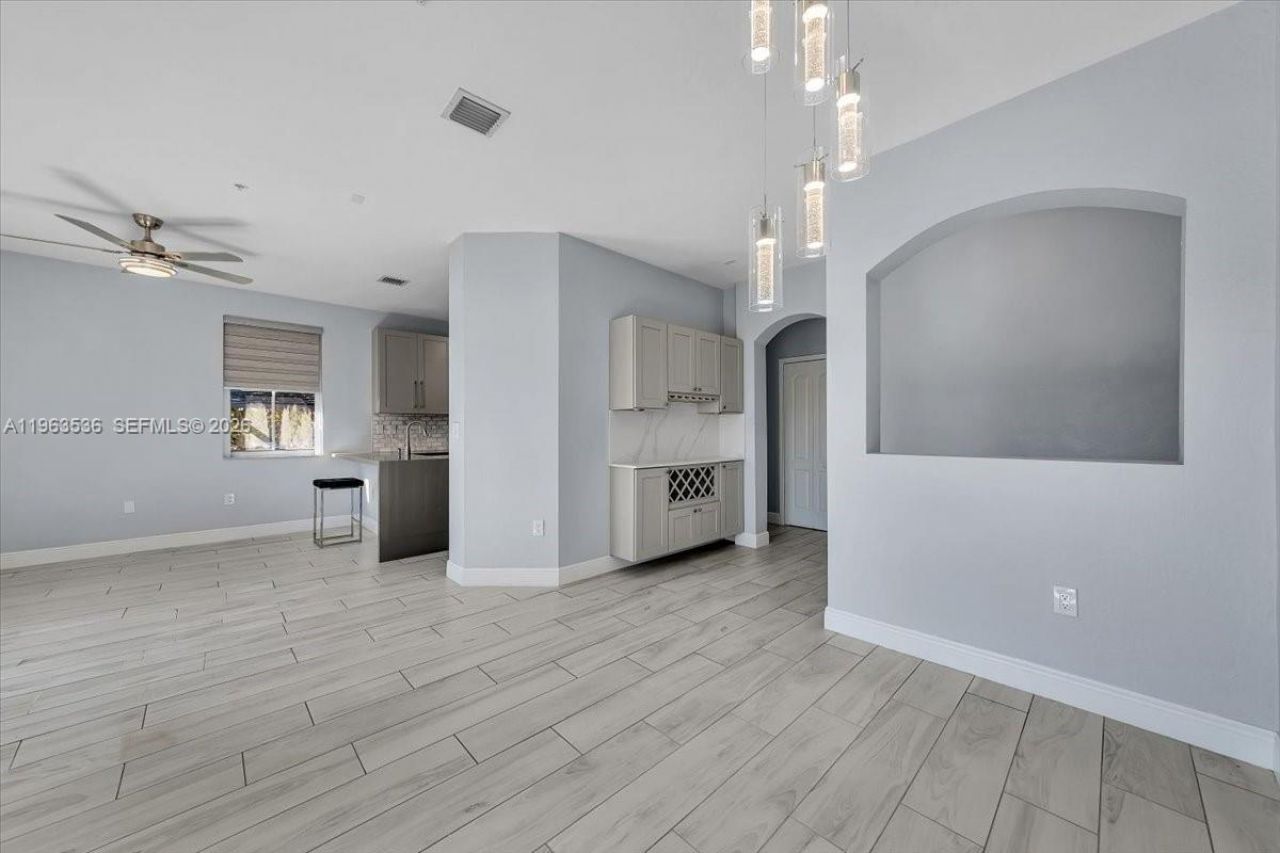 150 Jacaranda Country Club Dr, Unit 200, Plantation, FL 33324 Photo