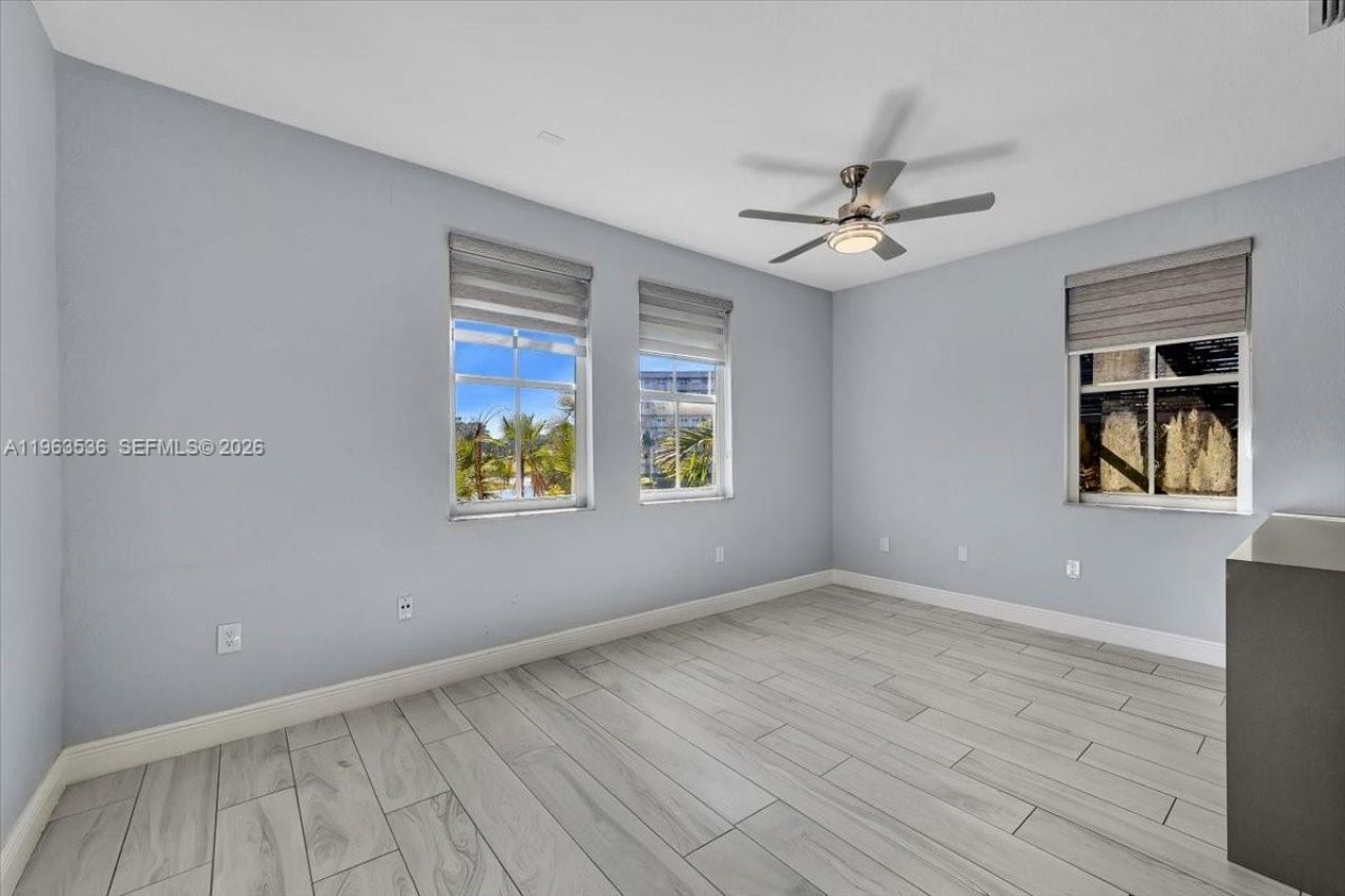 150 Jacaranda Country Club Dr, Unit 200, Plantation, FL 33324 Photo