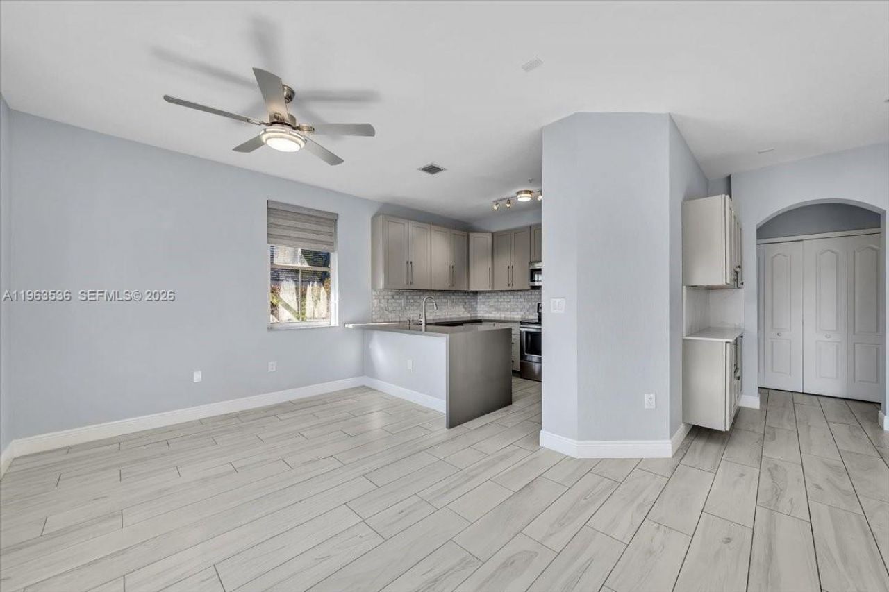 150 Jacaranda Country Club Dr, Unit 200, Plantation, FL 33324 Photo