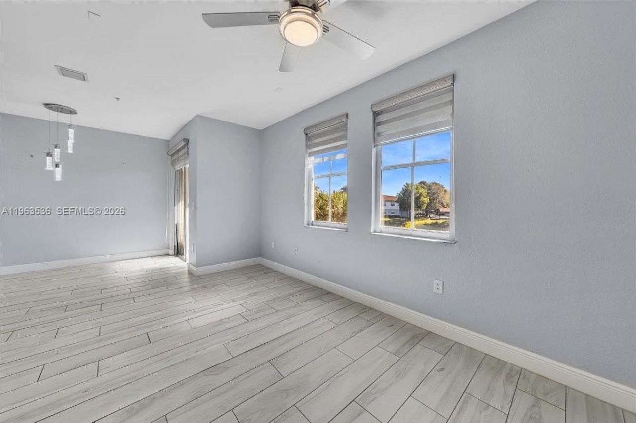 150 Jacaranda Country Club Dr, Unit 200, Plantation, FL 33324 Photo