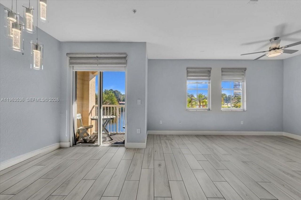 150 Jacaranda Country Club Dr, Unit 200, Plantation, FL 33324 Photo