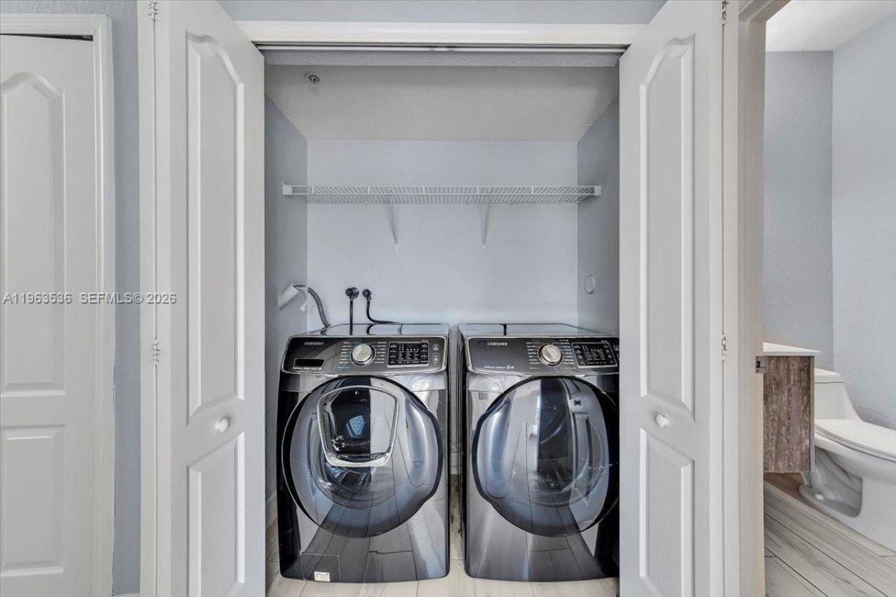 150 Jacaranda Country Club Dr, Unit 200, Plantation, FL 33324 Photo