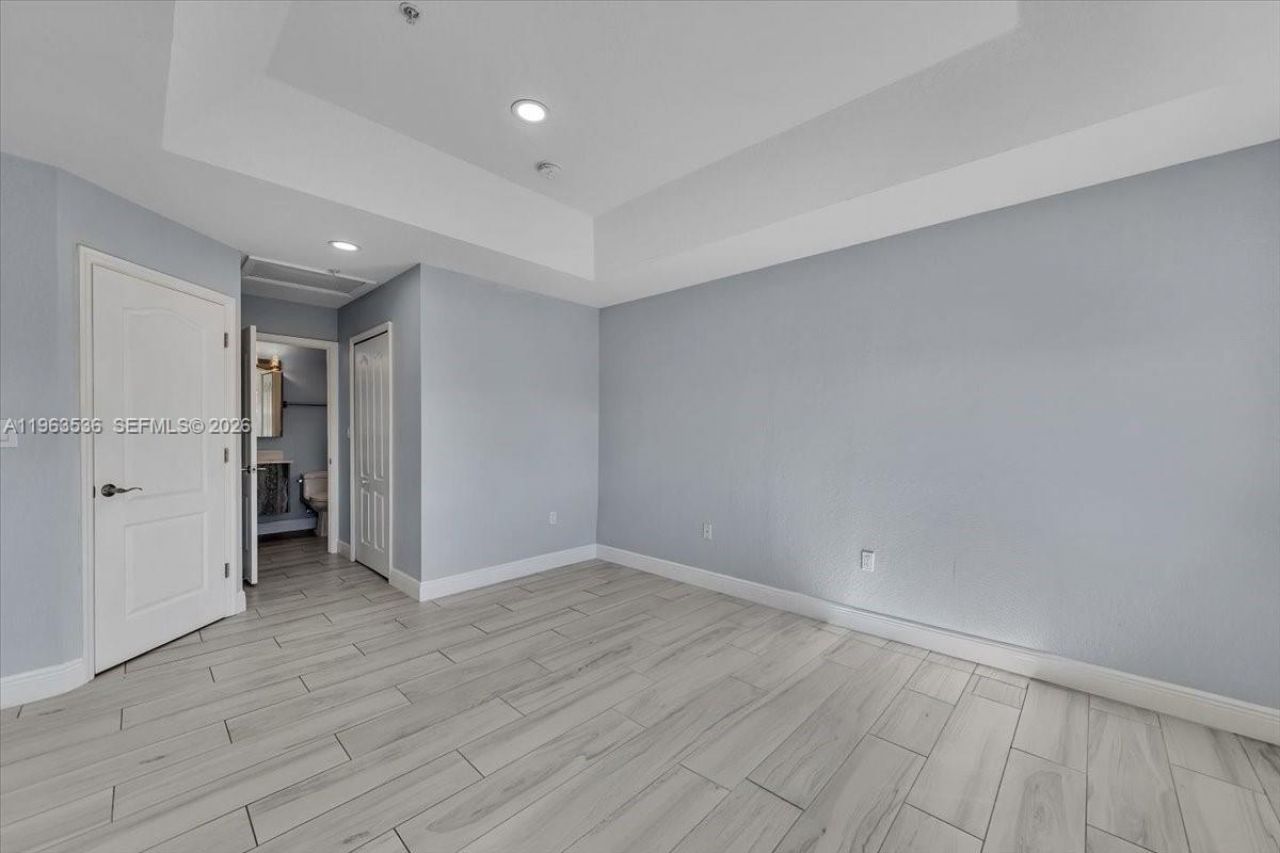 150 Jacaranda Country Club Dr, Unit 200, Plantation, FL 33324 Photo