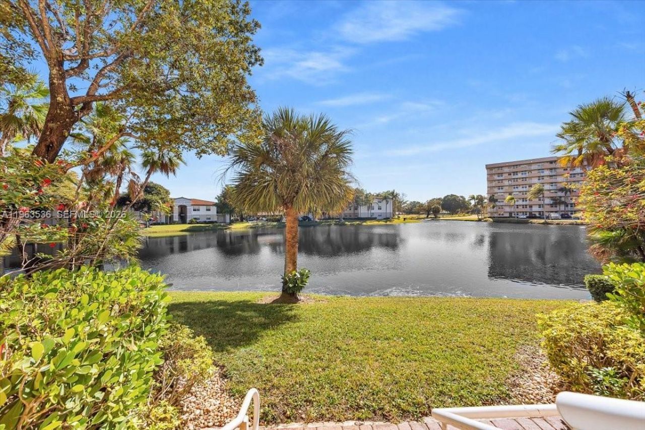 150 Jacaranda Country Club Dr, Unit 200, Plantation, FL 33324 Photo