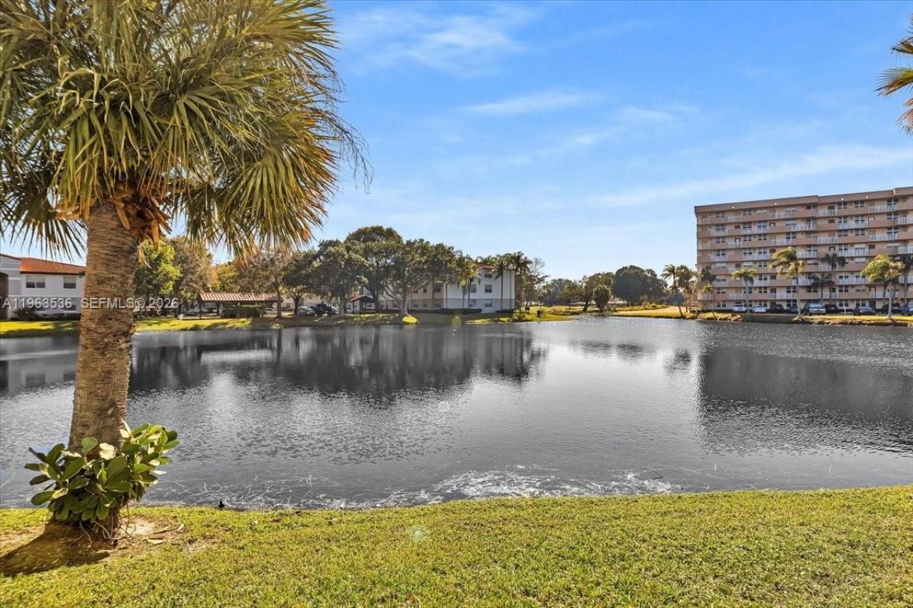 150 Jacaranda Country Club Dr, Unit 200, Plantation, FL 33324 Photo