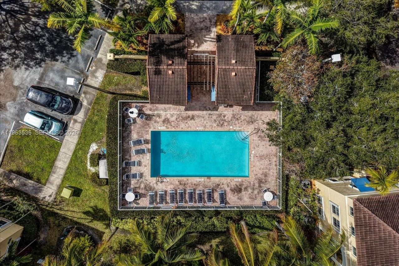 150 Jacaranda Country Club Dr, Unit 200, Plantation, FL 33324 Photo